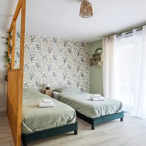 https://cosy-studio-avec-une-terrasse-et-place-de-parking.hotels-rhonealpes.com